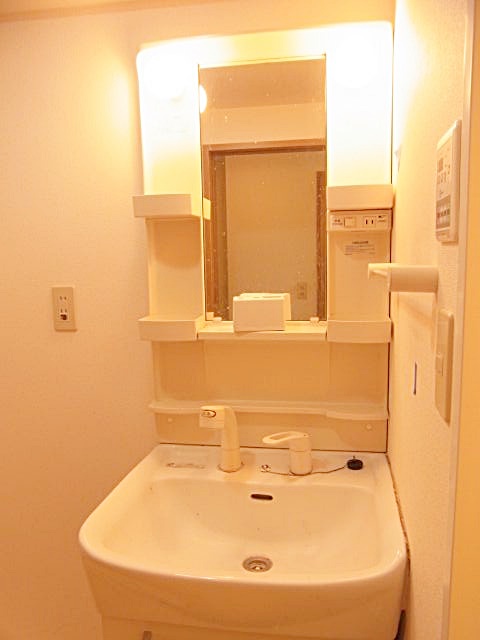 洗面設備　【人気！WIC完備たっぷり収納！！】お問い合わせはお早めに♪