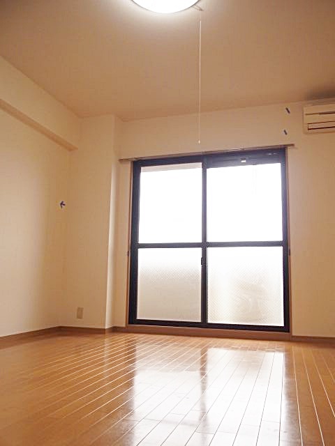 居室・リビング　【人気！WIC完備たっぷり収納！！】お問い合わせはお早めに♪