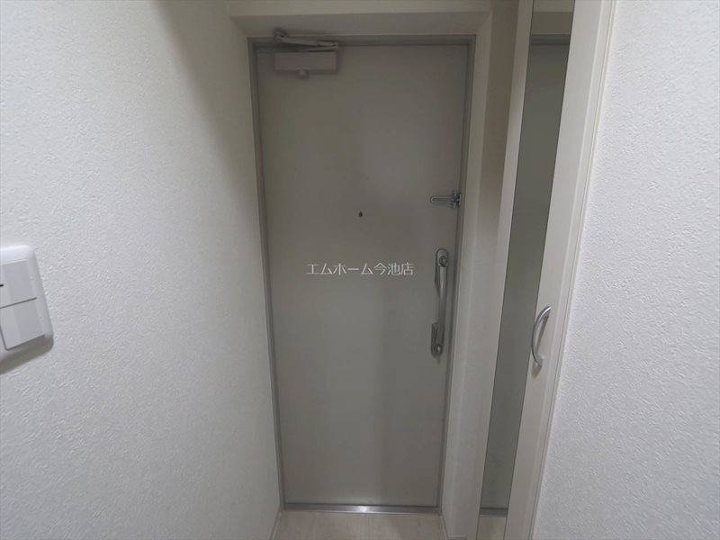 玄関　玄関　シューズボックス付