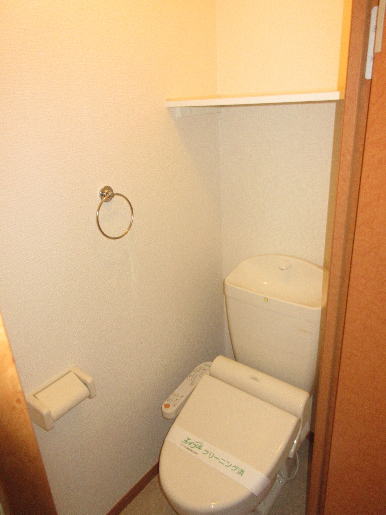 トイレ　別のお部屋の写真となります