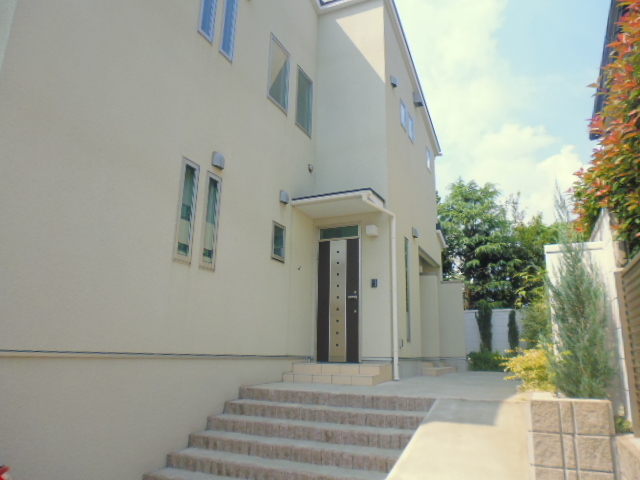 エントランス　清潔感のある建物入口です♪