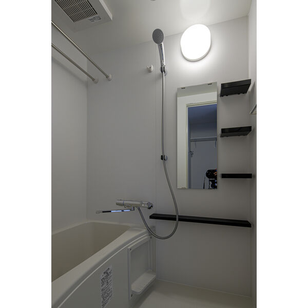 バス・シャワールーム　コンパクトで使いやすいお風呂です