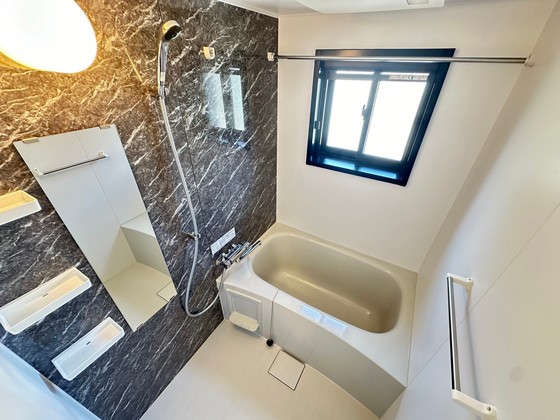 バス・シャワールーム　※別部屋の写真です