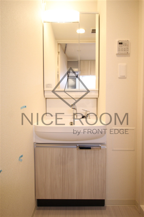 洗面設備　プレサンス大手前ピリオド　洗面台