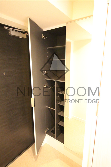 玄関　プレサンス大手前ピリオド　玄関収納