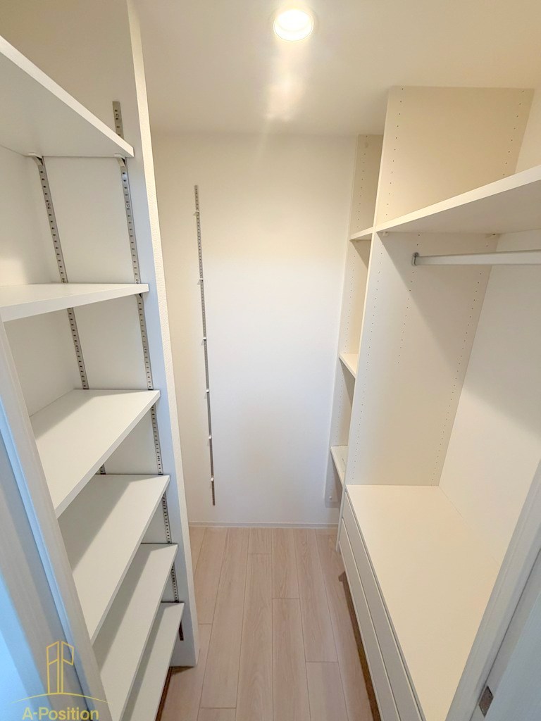 収納　スプランディット難波VII