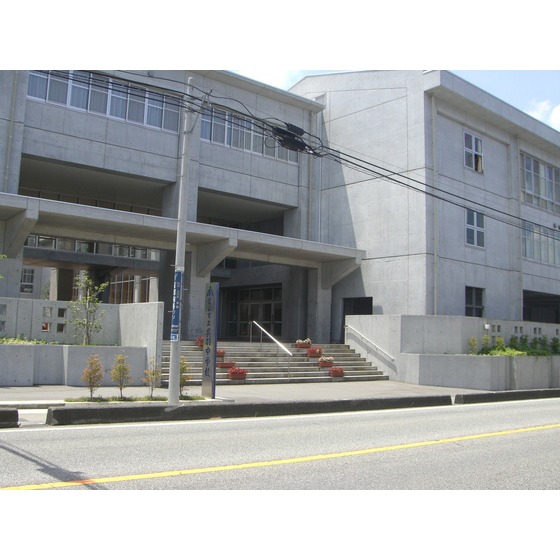 中学校　富山市立呉羽中学校（中学校）まで813m