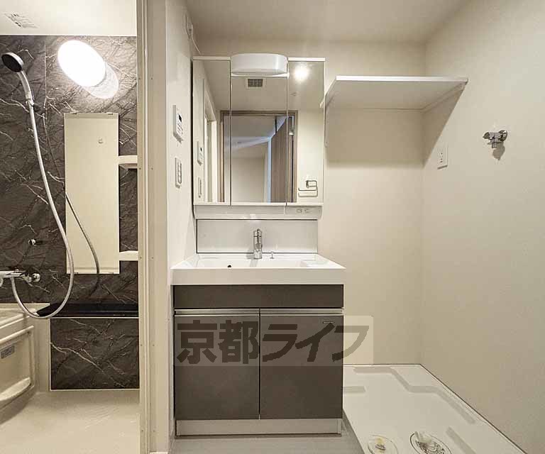 建物外観　・建築中