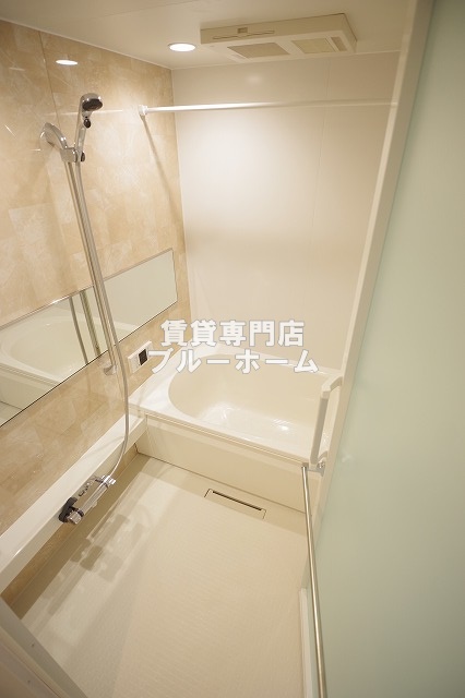 バス・シャワールーム　追い焚き・浴室乾燥機付き！