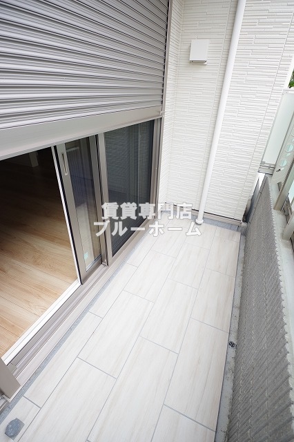 バルコニー　専用庭が付いております！