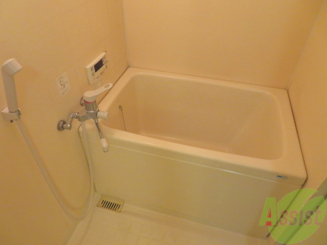 バス・シャワールーム　バスルームはこちらです。広々としてゆったり休めます。