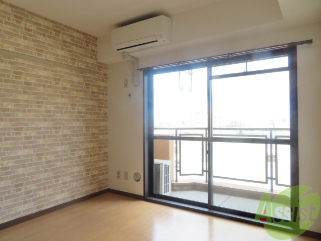 居室・リビング　８帖のダイニングキッチン。ご飯を食べるお部屋ですね。