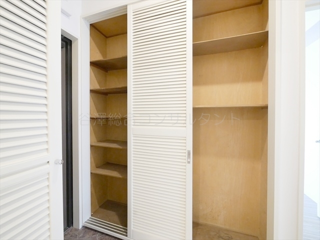 玄関　玄関収納たっぷり