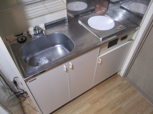 キッチン　まな板スペースもあるキッチンです