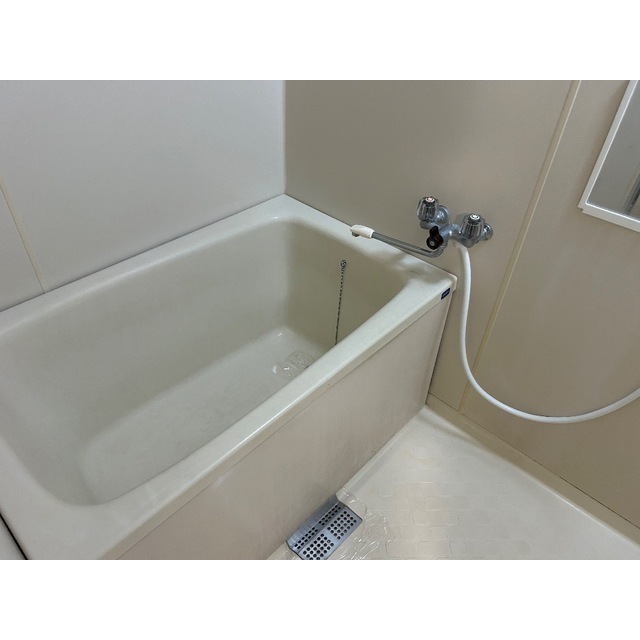 バス・シャワールーム　落ち着いた空間のお風呂です