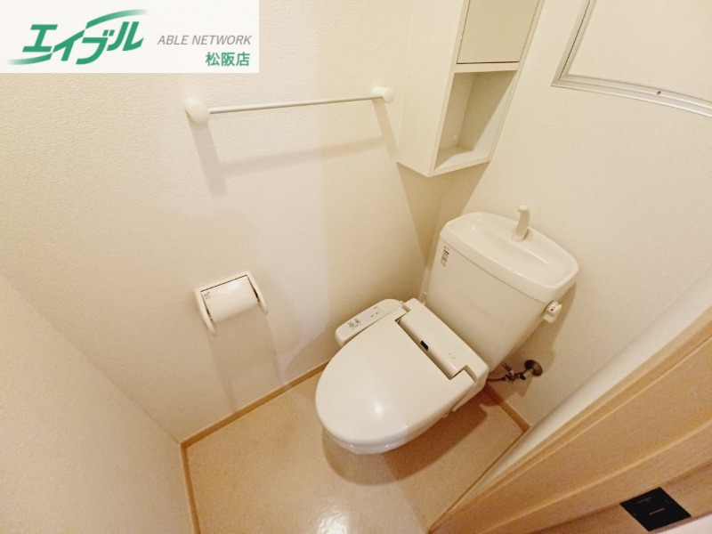 トイレ　同型別室のお写真です。