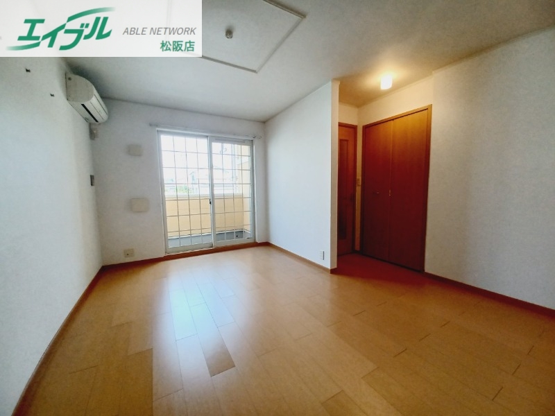 居室・リビング　同型別室のお写真です。