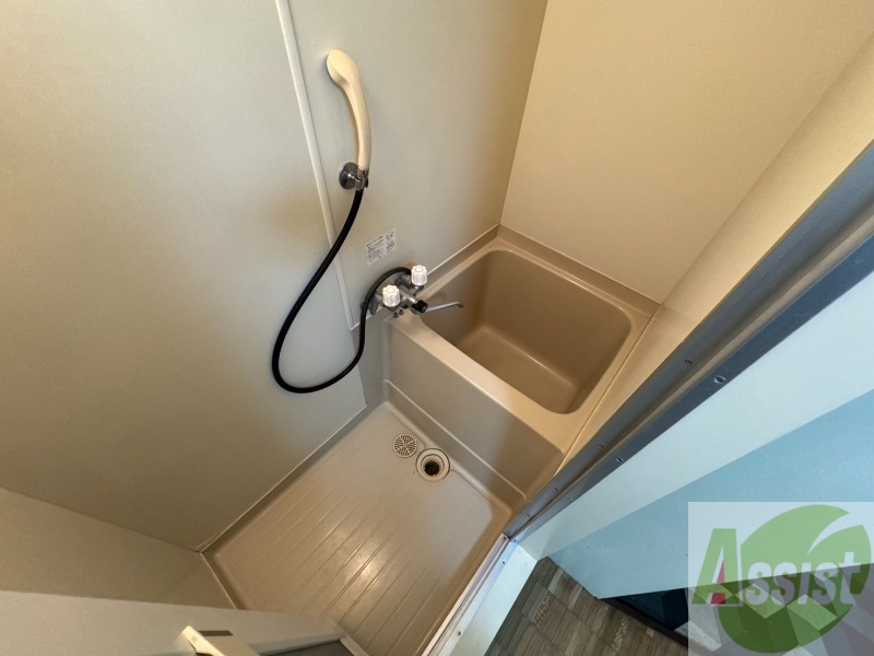 バス・シャワールーム　ユニットバスです。疲れを癒すのに欠かせませんね！