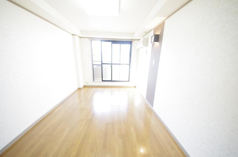 居室・リビング　こちらの居間で趣味の時間をお楽しみください