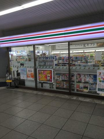 コンビニ　セブンイレブン（コンビニ）まで621m