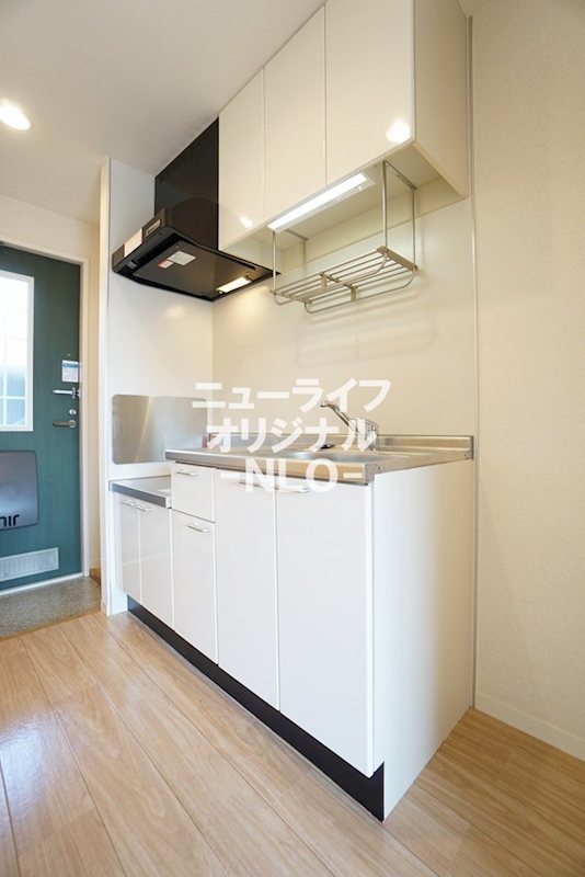 キッチン　上部にも収納棚がありキッチングッズもしっかり収納できます☆