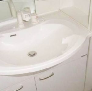 洗面設備　朝の支度にも助かる、独立の洗髪洗面化粧台