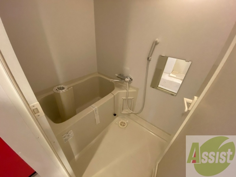 バス・シャワールーム　バスルームはこちらです。広々としてゆったり休めます。