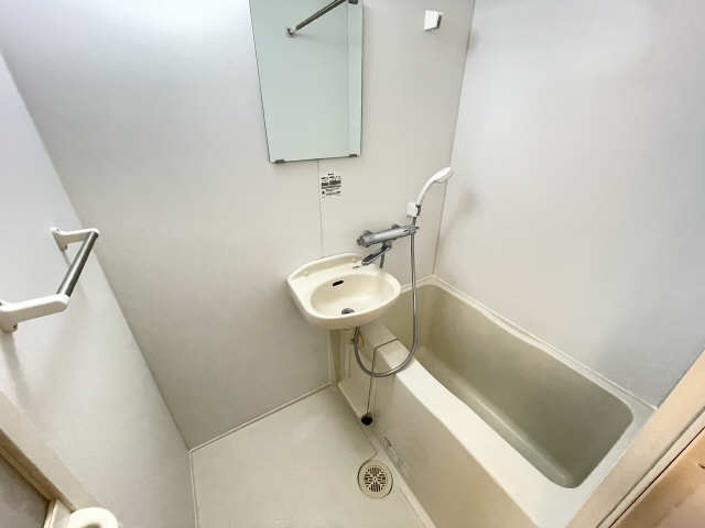 バス・シャワールーム　他号室のイメージ写真となります。