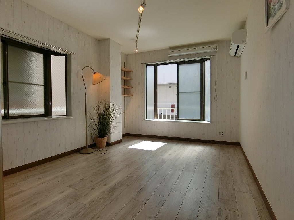 居室・リビング　南向き角部屋・陽当り良好です。