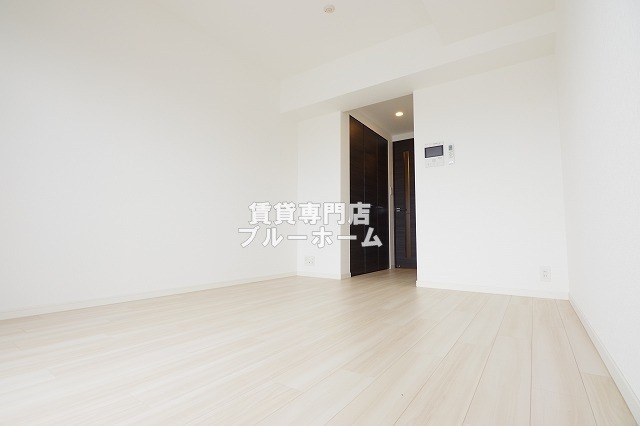 居室・リビング　8帖の明るい洋室！