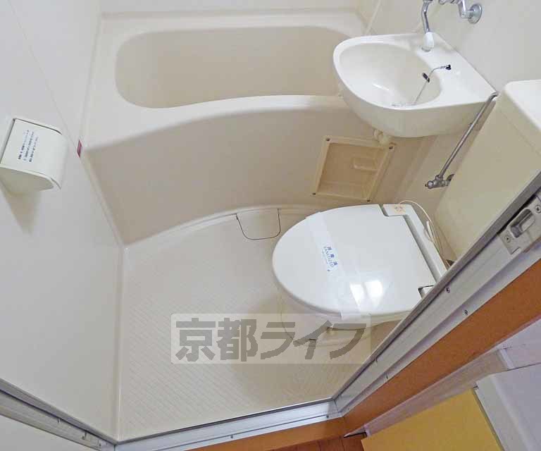 バス・シャワールーム　広々とした浴室です。