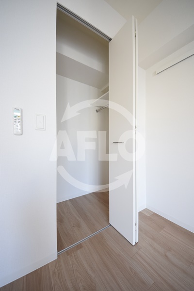 収納　アーバネックス心斎橋II　ウォークインクローゼット