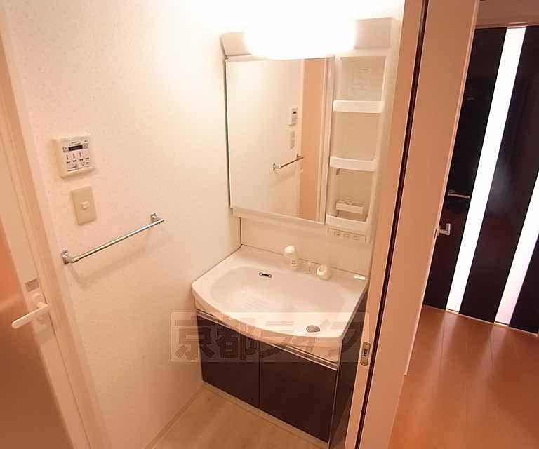 洗面設備　洗面台も使い勝手が良い