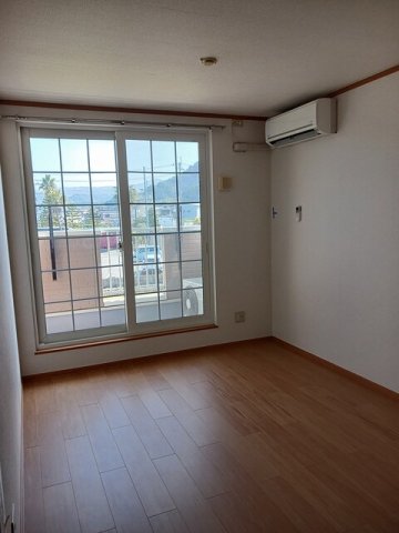 居室・リビング　こちらの居間で趣味の時間をお楽しみください