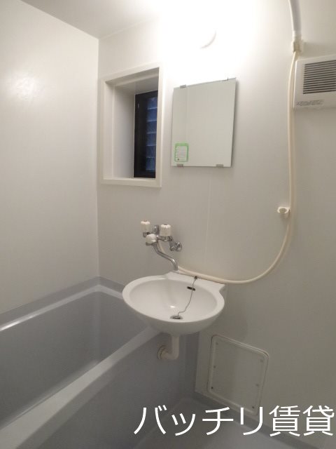 洗面設備　画像は別号室写真の為、現状を優先いたします。