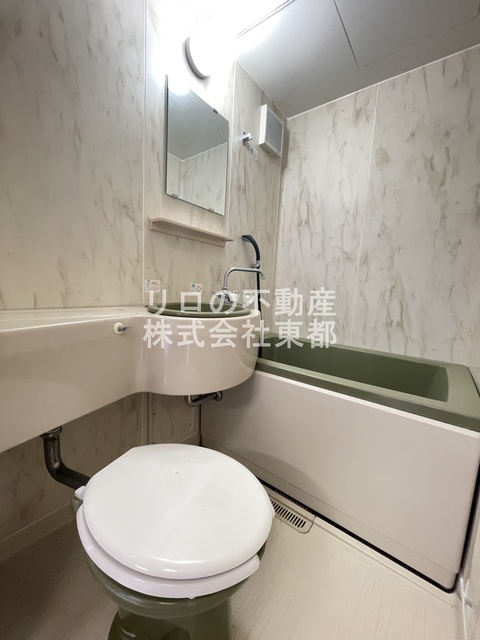 バス・シャワールーム　お掃除がしやすい３点ユニットバスです☆