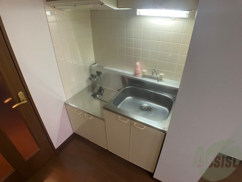 キッチン　キッチンです。ご自身でコンロを設置していただけます。