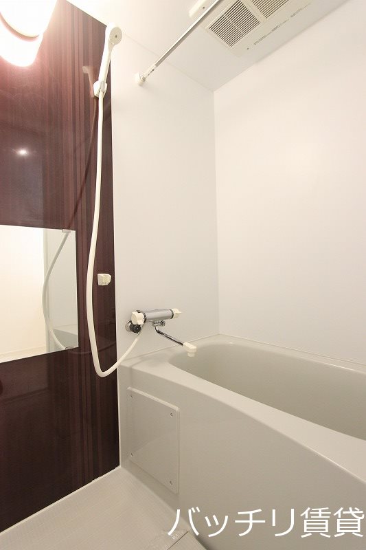バス・シャワールーム　同型タイプの為、現状を優先いたします