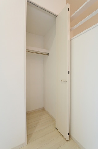 収納　奥行きたっぷりの収納です　たくさん入りますよ