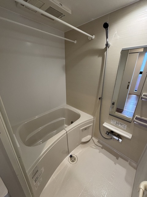 バス・シャワールーム　※室内写真は別号室の写真です。