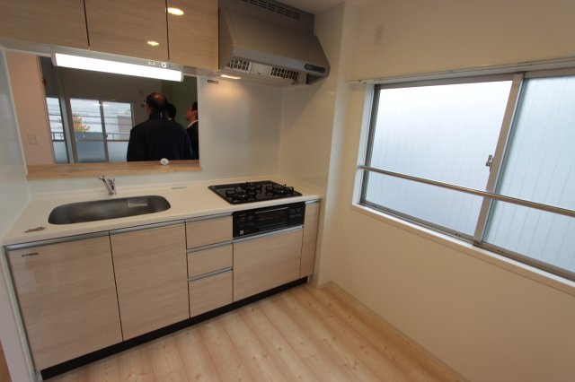 キッチン　写真はイメージです。色仕様は現況優先になります。