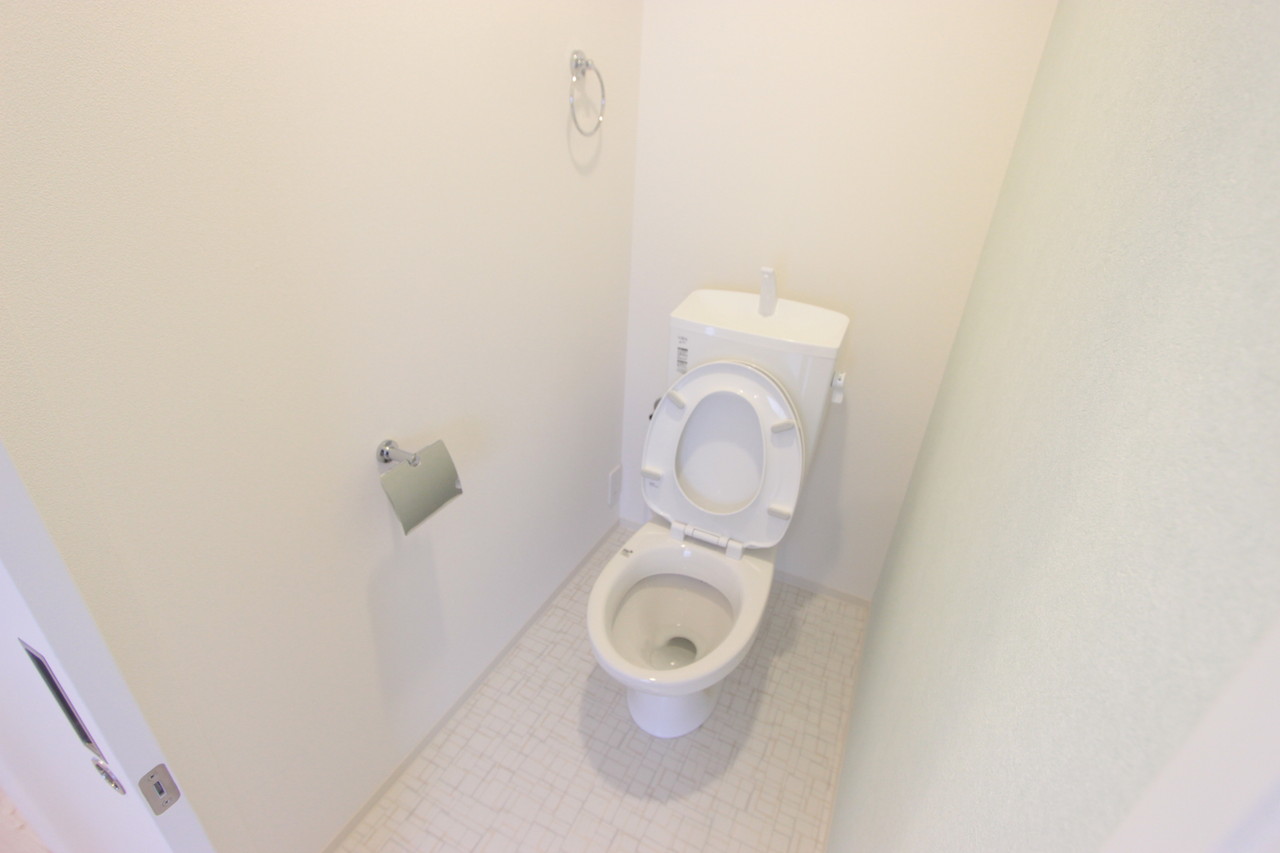 トイレ　写真はイメージです。色仕様は現況優先になります。