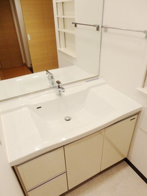 洗面設備　★高級感のあるドレッサー★