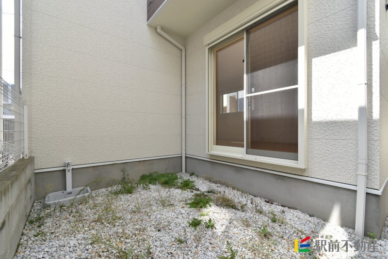 庭　写真は別棟