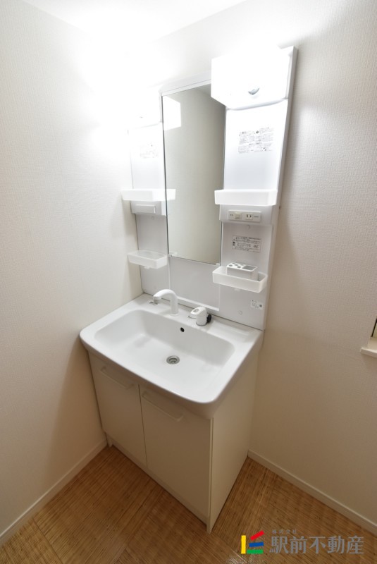 洗面設備　写真は別棟