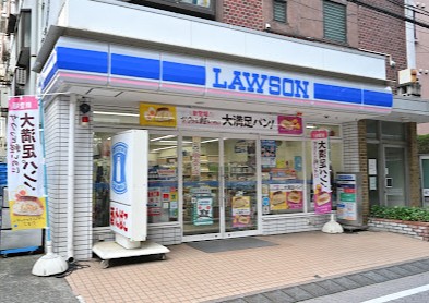 コンビニ　ローソン 三鷹下連雀三丁目店（コンビニ）まで15m