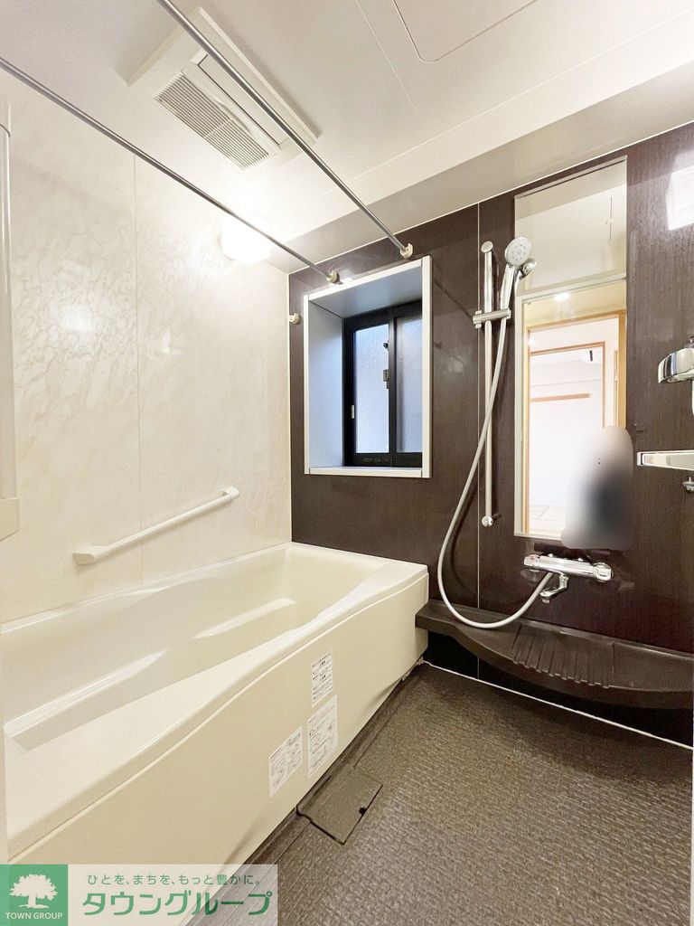 バス・シャワールーム　窓付きのバスルーム☆