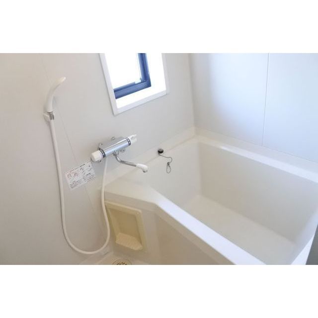 バス・シャワールーム　※同間取別部屋。現状優先。