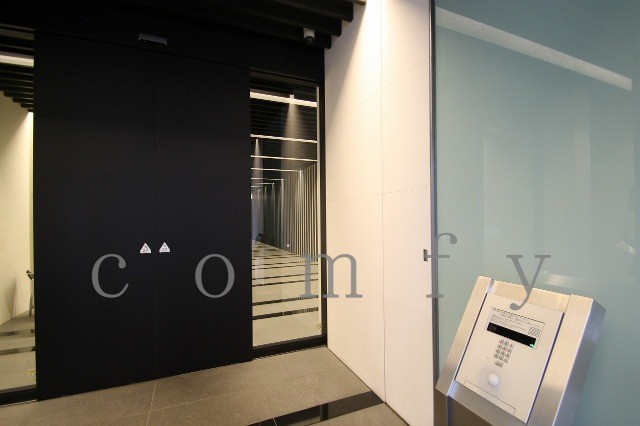 エントランス　オートロック付きのエントランス