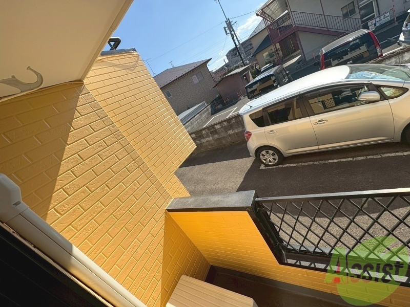 バルコニー　バルコニーに物干しがあるので洗濯物も干せます。